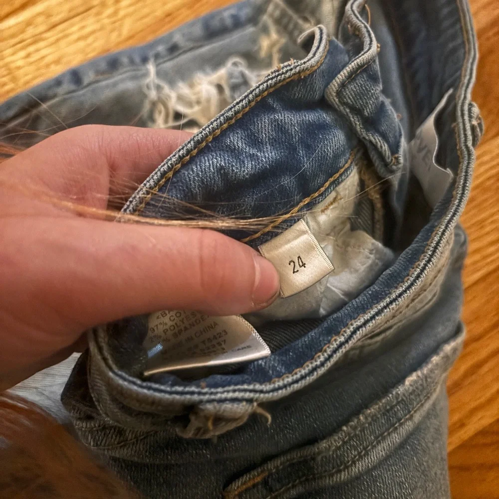 Vervet Distressed Blue Jeans - Picture 2 of 3